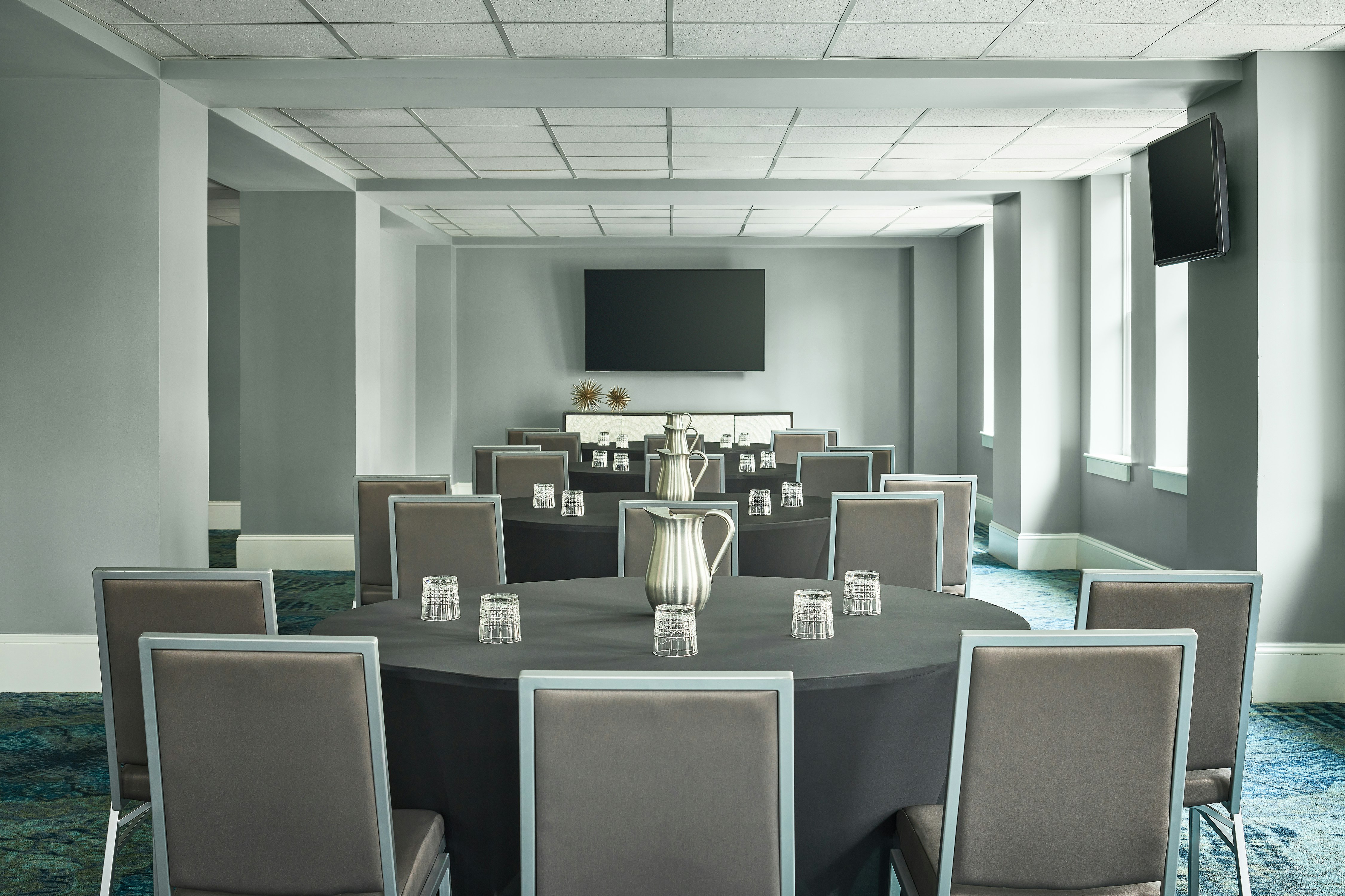 Redmont Hotel Birmingham, Curio Collection by Hilton 21/25