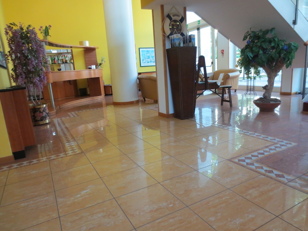 Remin Plaza 14/32