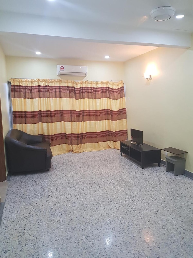 Maha Hotel 38/49