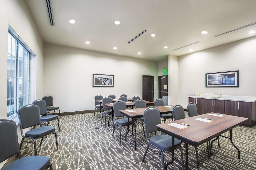 La Quinta Inn & Suites by Wyndham Enid 37/42
