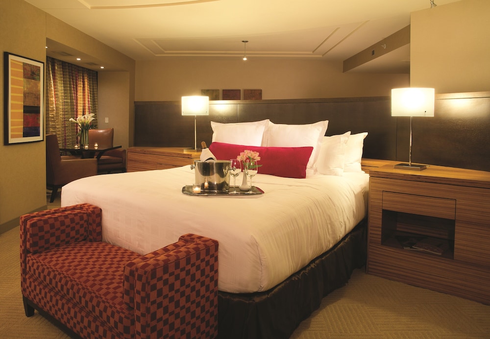LUXURY, SUITE, CORNER