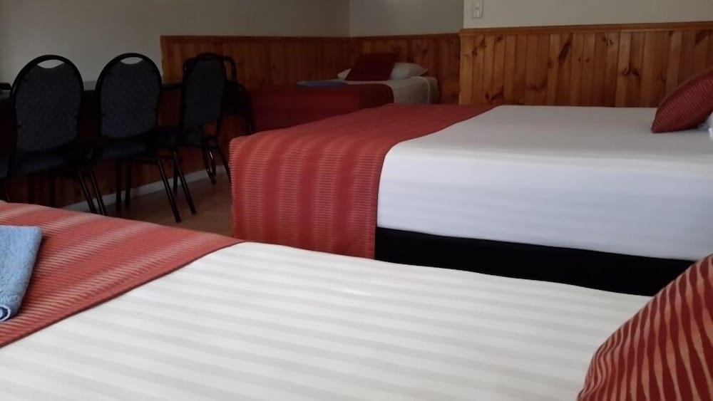 Twin Towns Motel 24/46