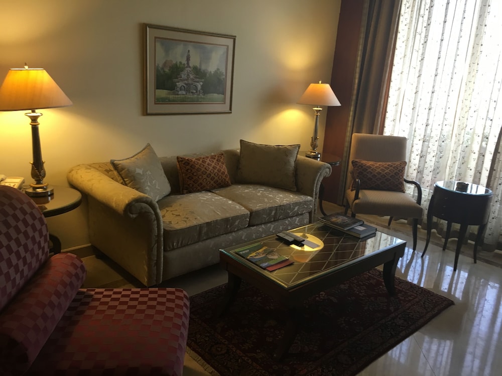 THE LALIT MUMBAI 40/67