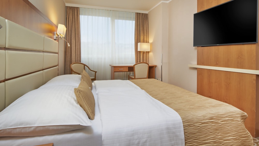 OREA HOTEL PYRAMIDA 18/73