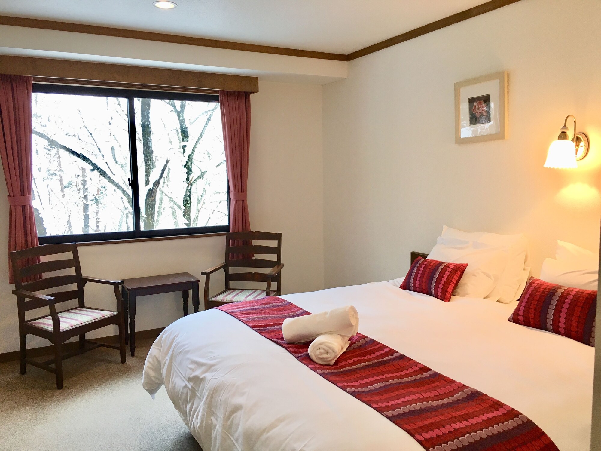 ROOM, DOUBLE OR TWIN BED, MOUNTAIN SIDE, VALLEY VIEW