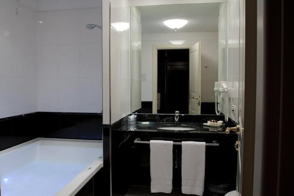 Hotel Maxim 36/48