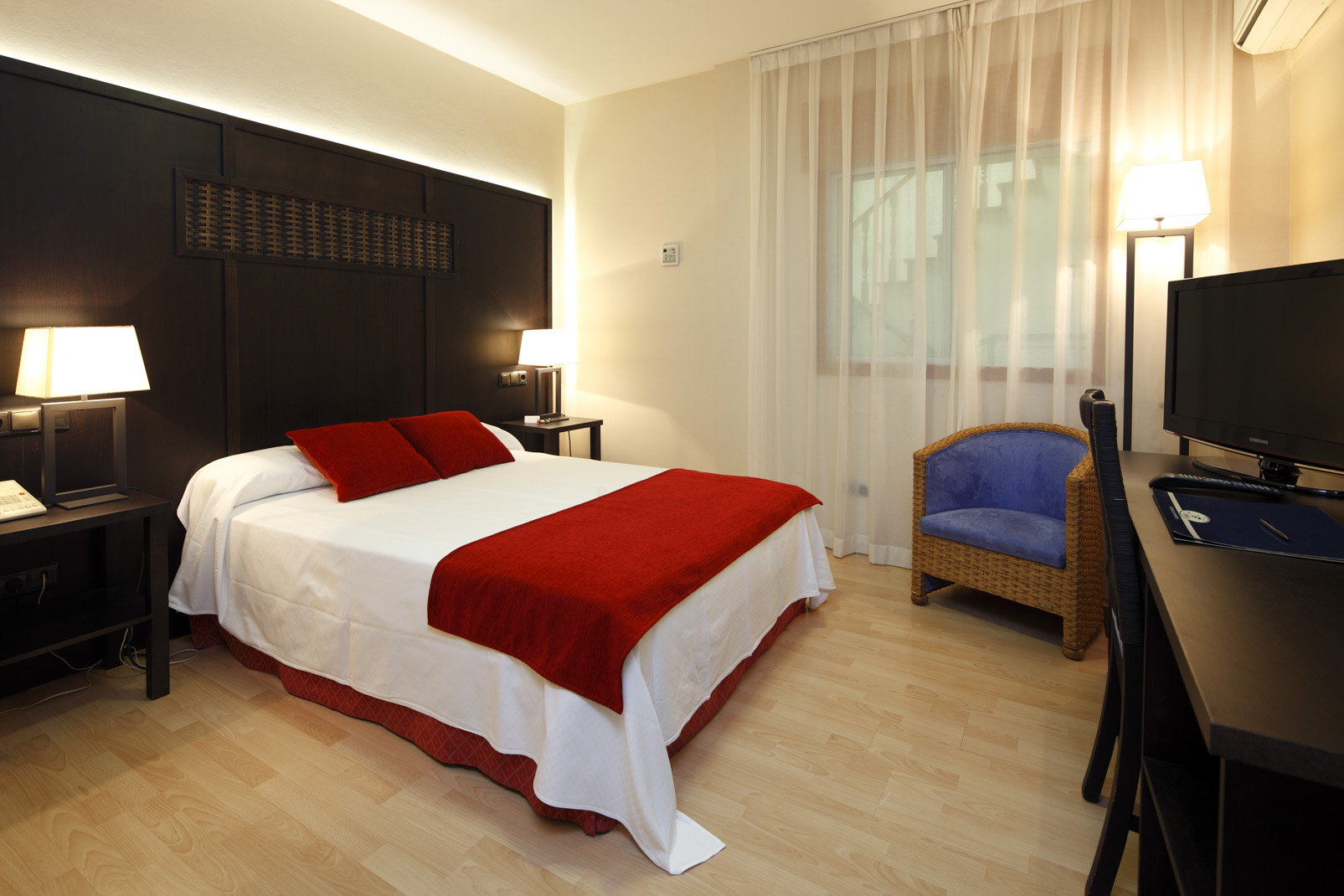 ROOM, SINGLE, DOUBLE BED