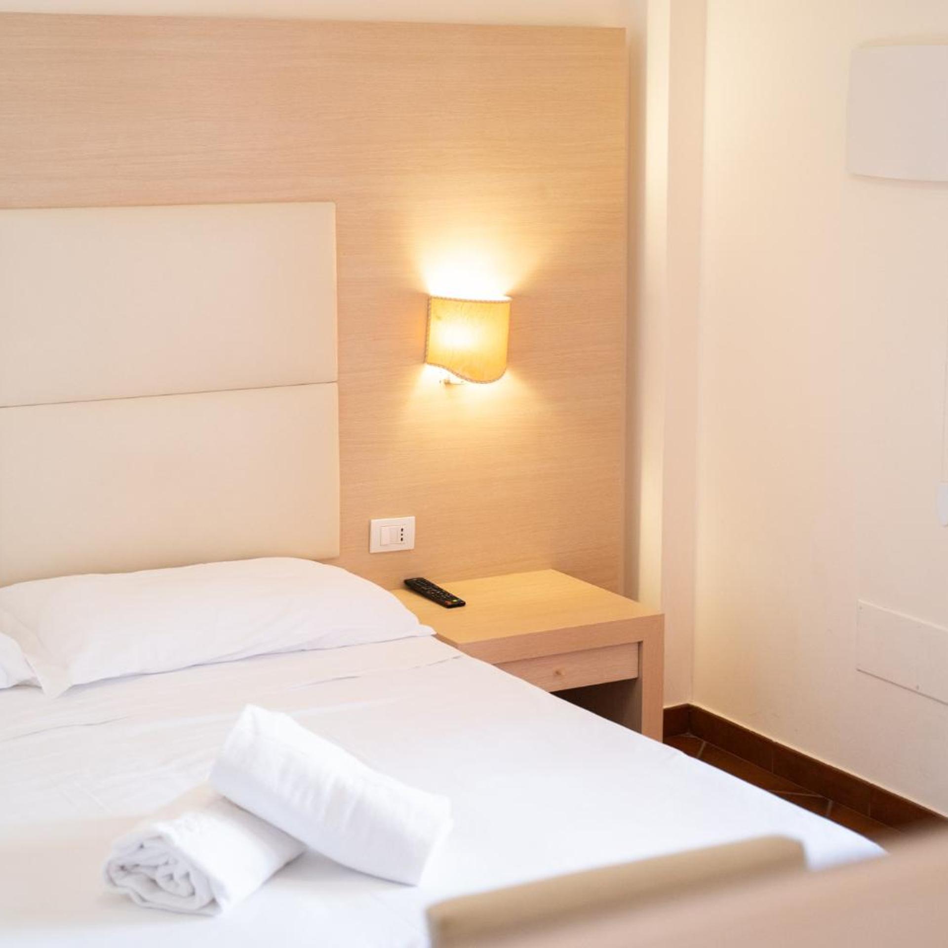 Deluxe, Double or Twin Bed, Pool Access