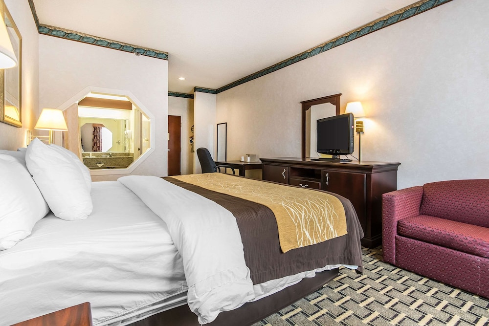 Quality Inn & Suites Evansville North 25/37