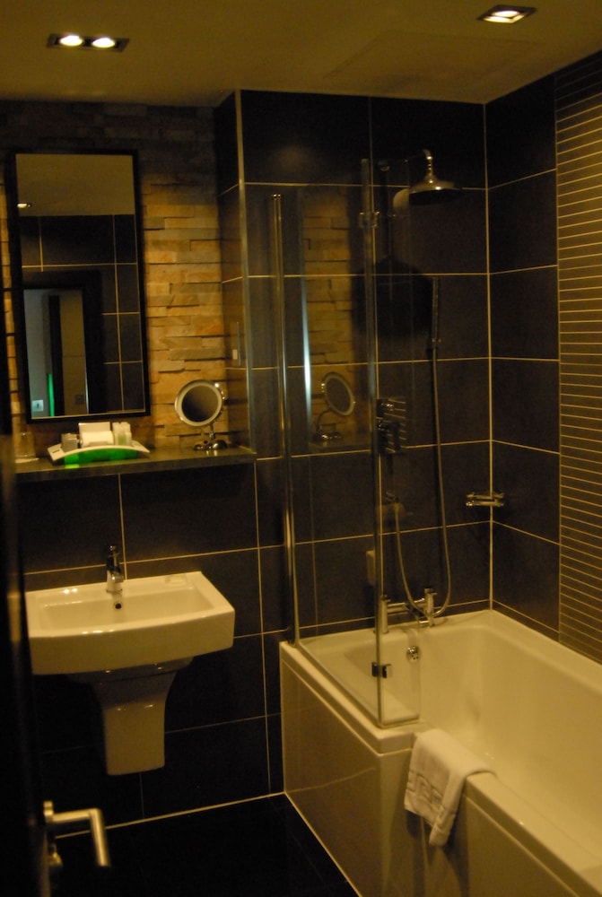 Crowne Plaza London - Kingston 48/50