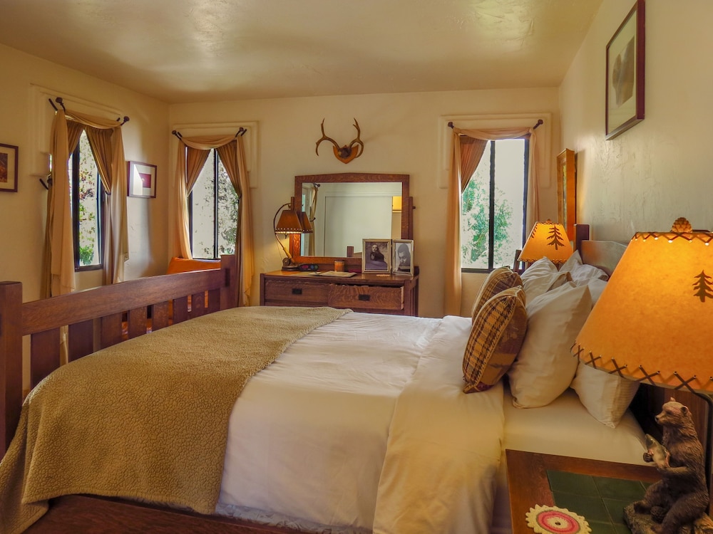 Topanga Canyon Inn Bed and Breakfast 11/49