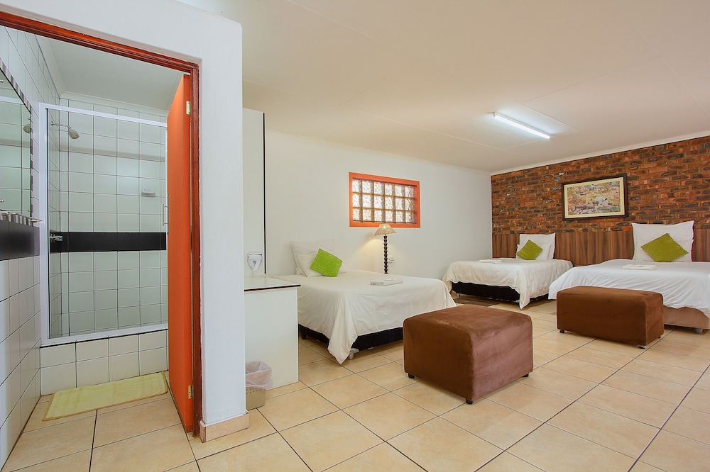 Airport Game Lodge 62/81
