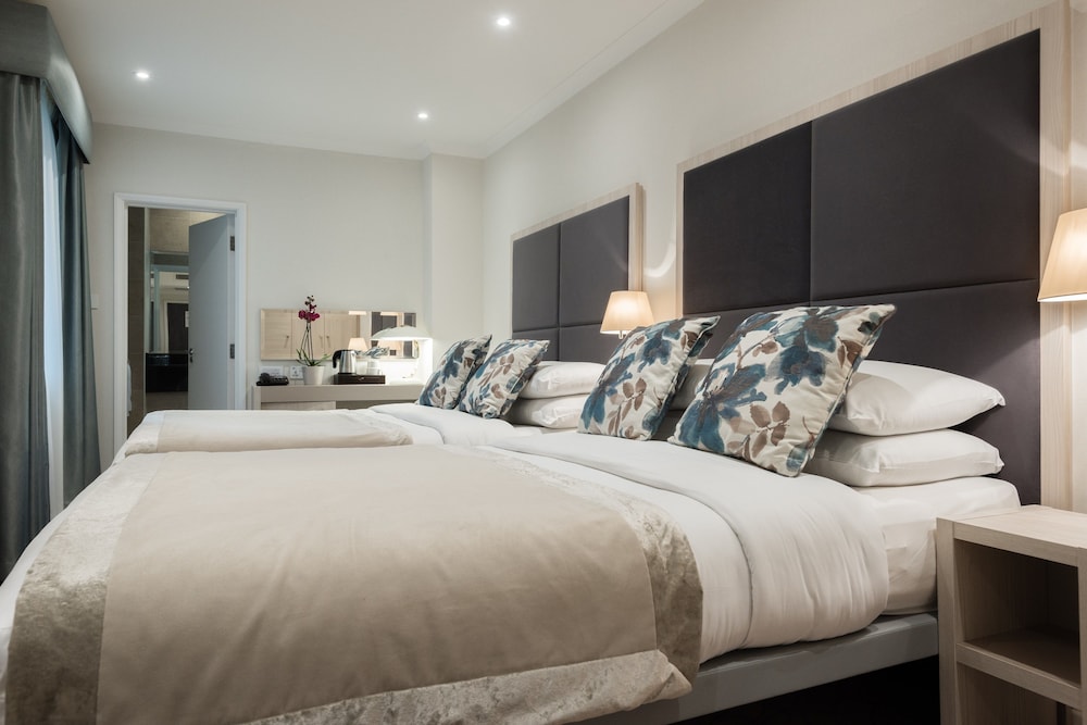 FAMILY, DOUBLE BED