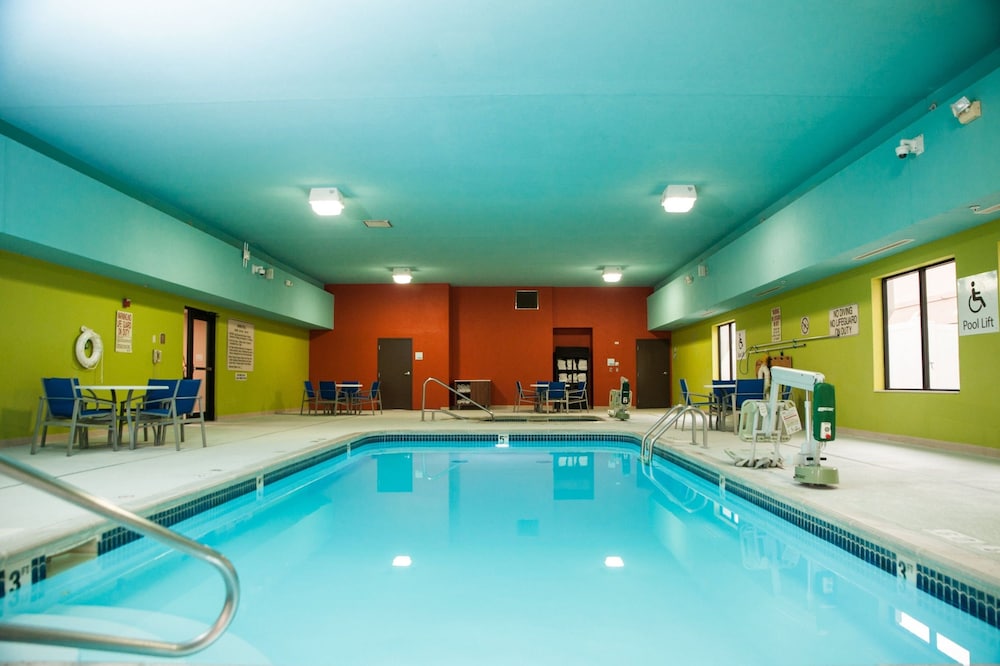 Holiday Inn Express Hotel Suites Norfolk 2/48