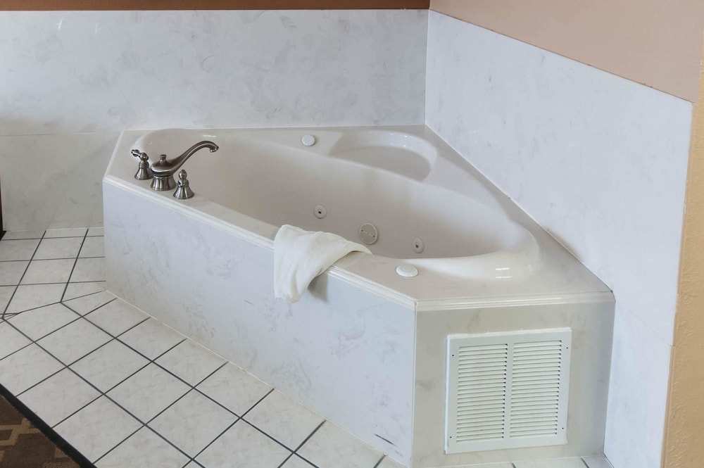 Comfort Inn North Conroe, TX 20/48