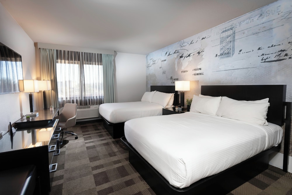 TOWER, PREMIUM, 2 QUEEN BEDS
