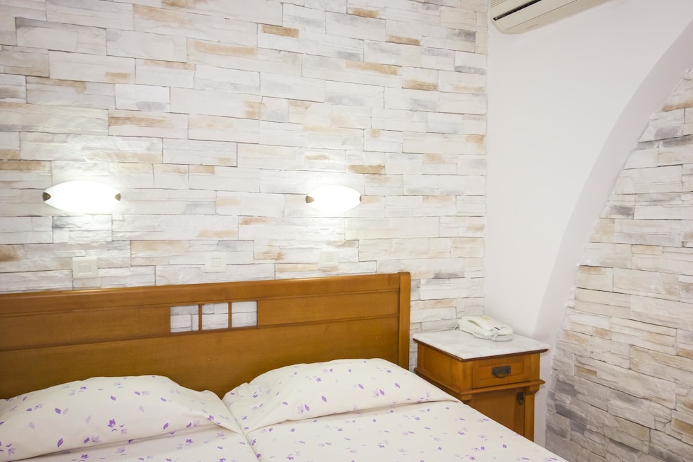 Naxos Holidays 49/64