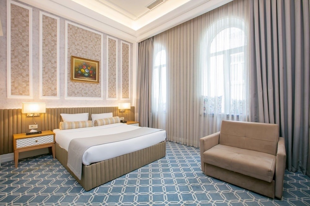 Superior, King Bed, Promenade Hotel 8/10