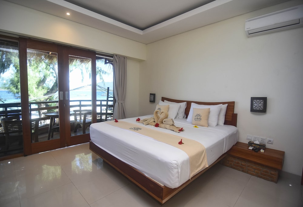 DELUXE, QUEEN BED, SEA VIEW