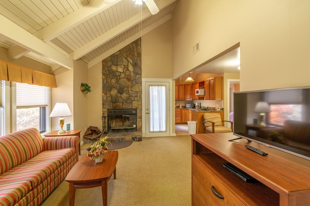 Mountain Villa With Waterpark, Golf, Skiing, Wine Tour Access and More! Massanuttens Shenandoah Vil 32/49