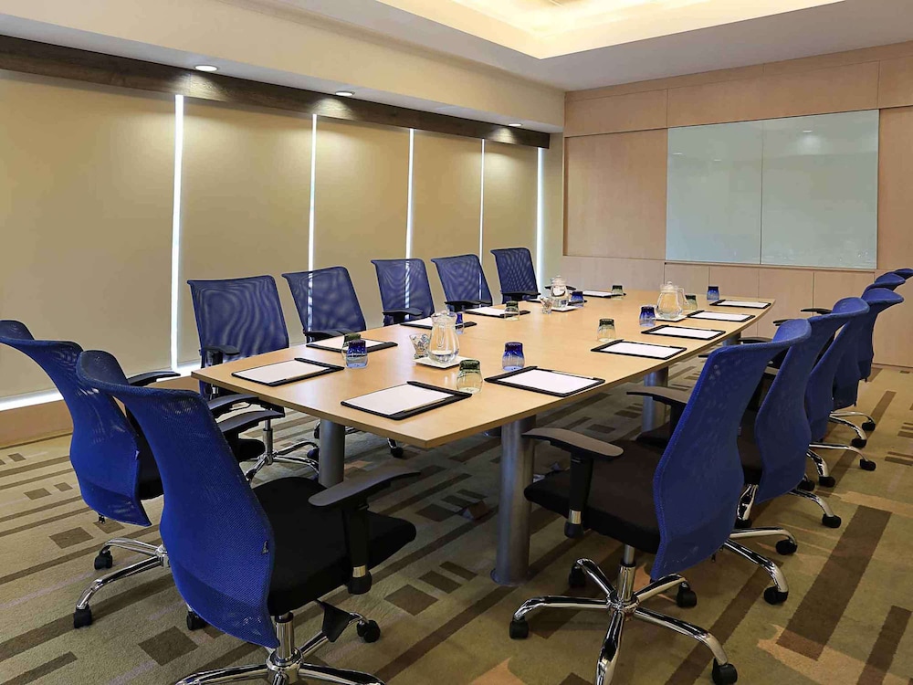 MERCURE JAKARTA SIMATUPANG 64/72