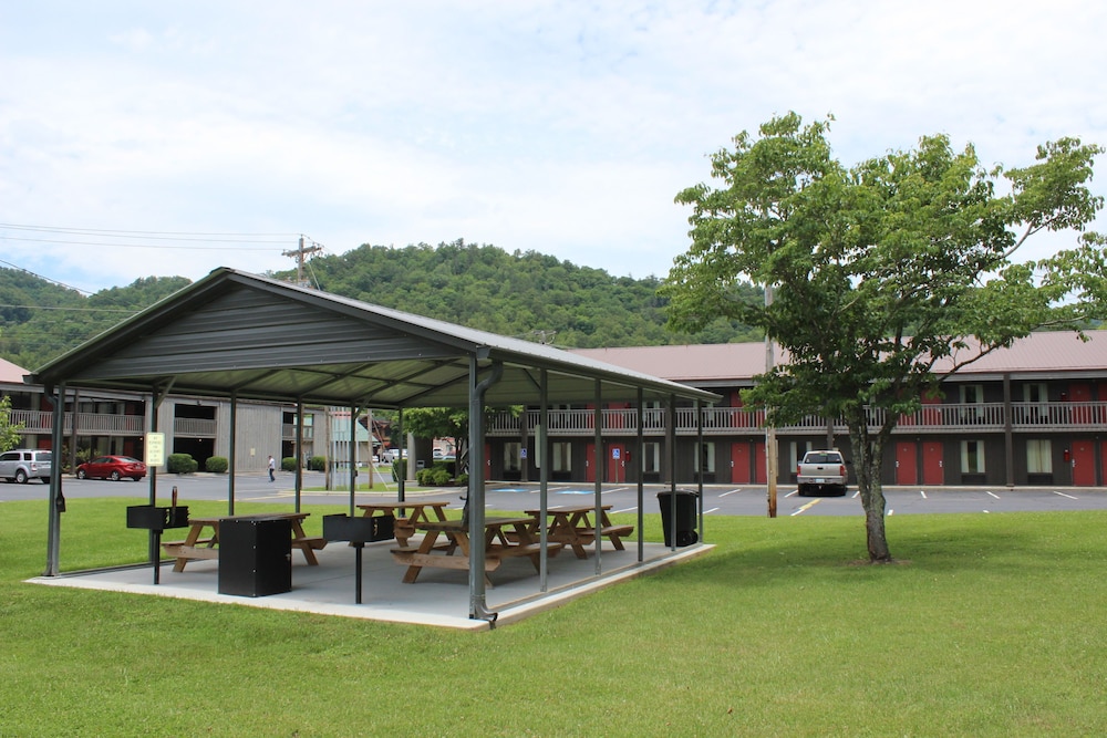 GREAT SMOKIES INN CHEROKEE 1/36