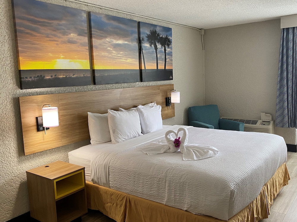Days Inn by Wyndham Fort Pierce Midtown 25/55
