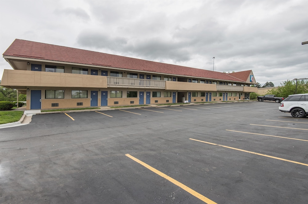 Motel6 Overland Park, KS 20/25