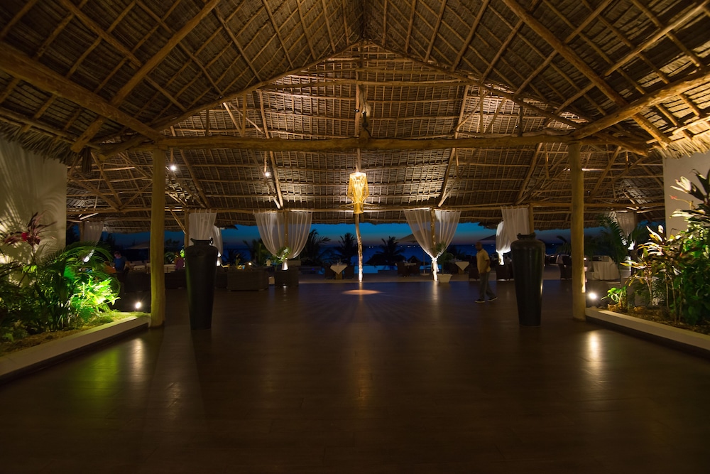 Kono Kono Beach Resort 56/73