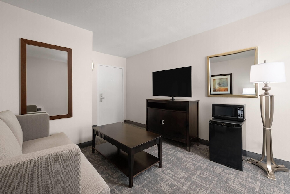 Wyndham Sacramento 44/72