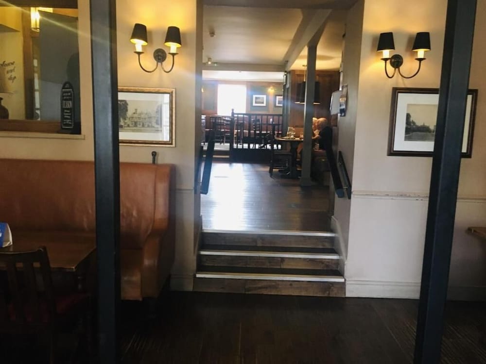 Saracen's Head Hotel 22/39