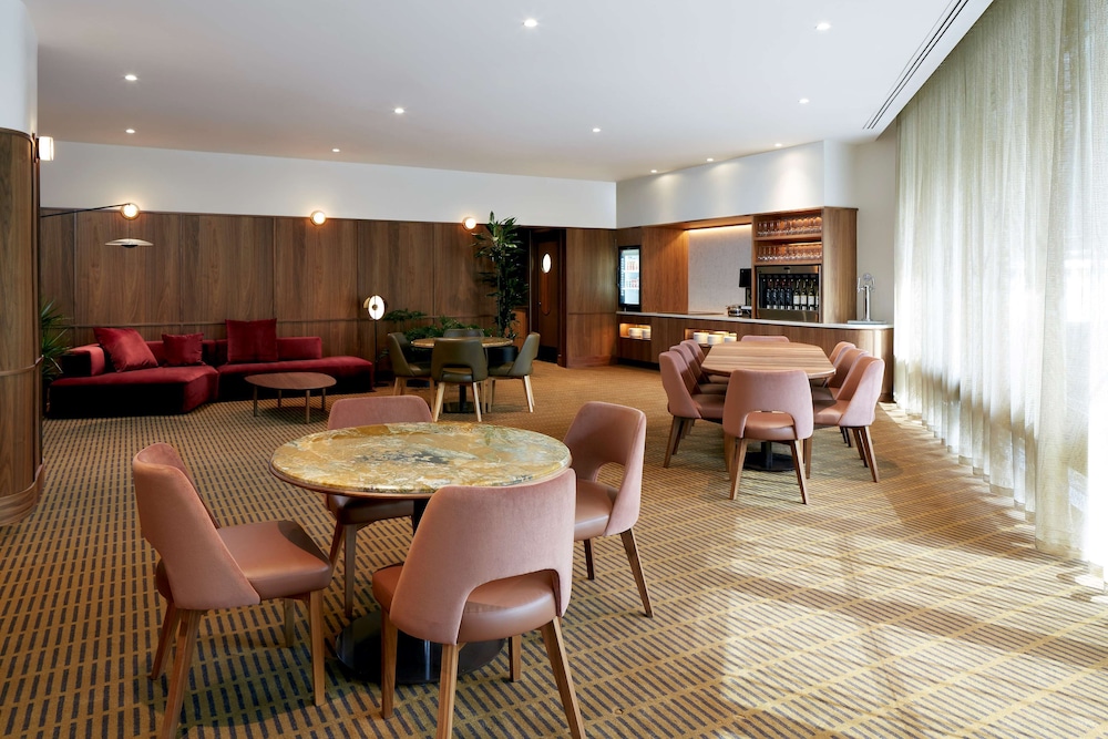 DoubleTree by Hilton Montreal 60/77