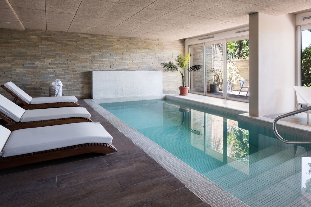 swimming pool spa