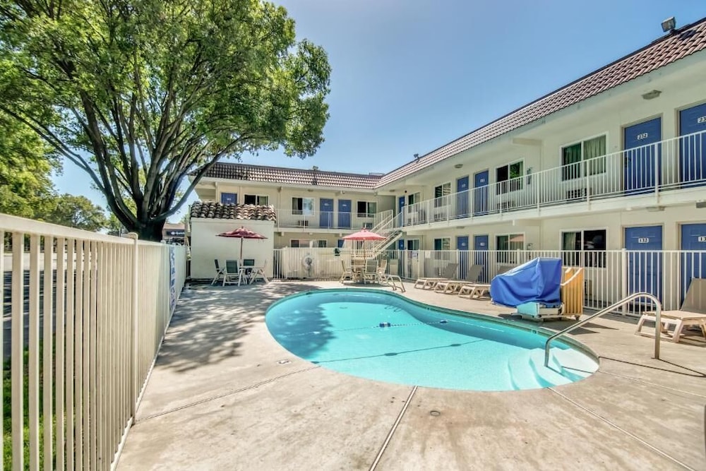 Motel6 Stockton, CA - North 40/46