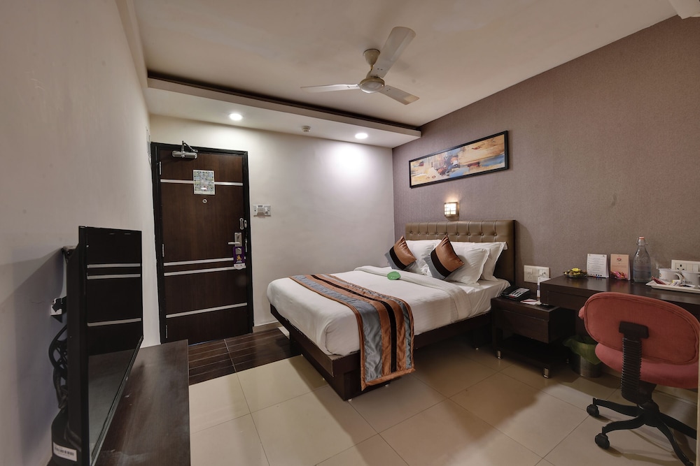 Click Hotel Yuvraj 26/46