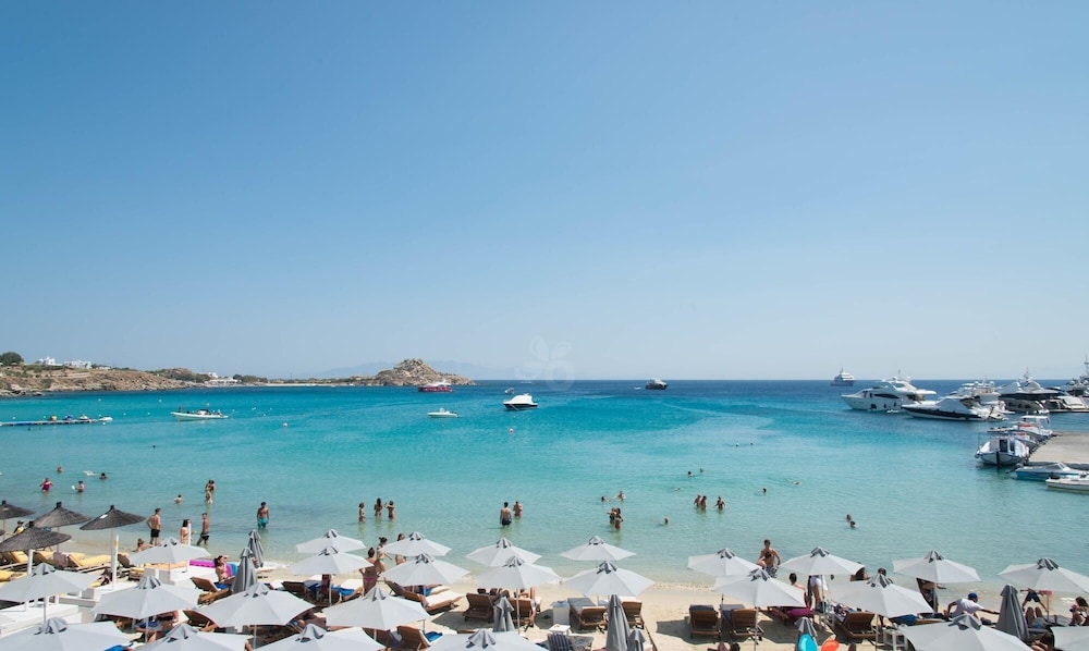 Acrogiali Beach Hotel 66/70