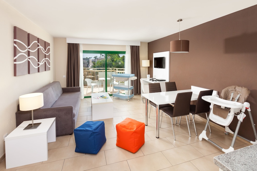 Playaolid Suites And Apartments 26/45