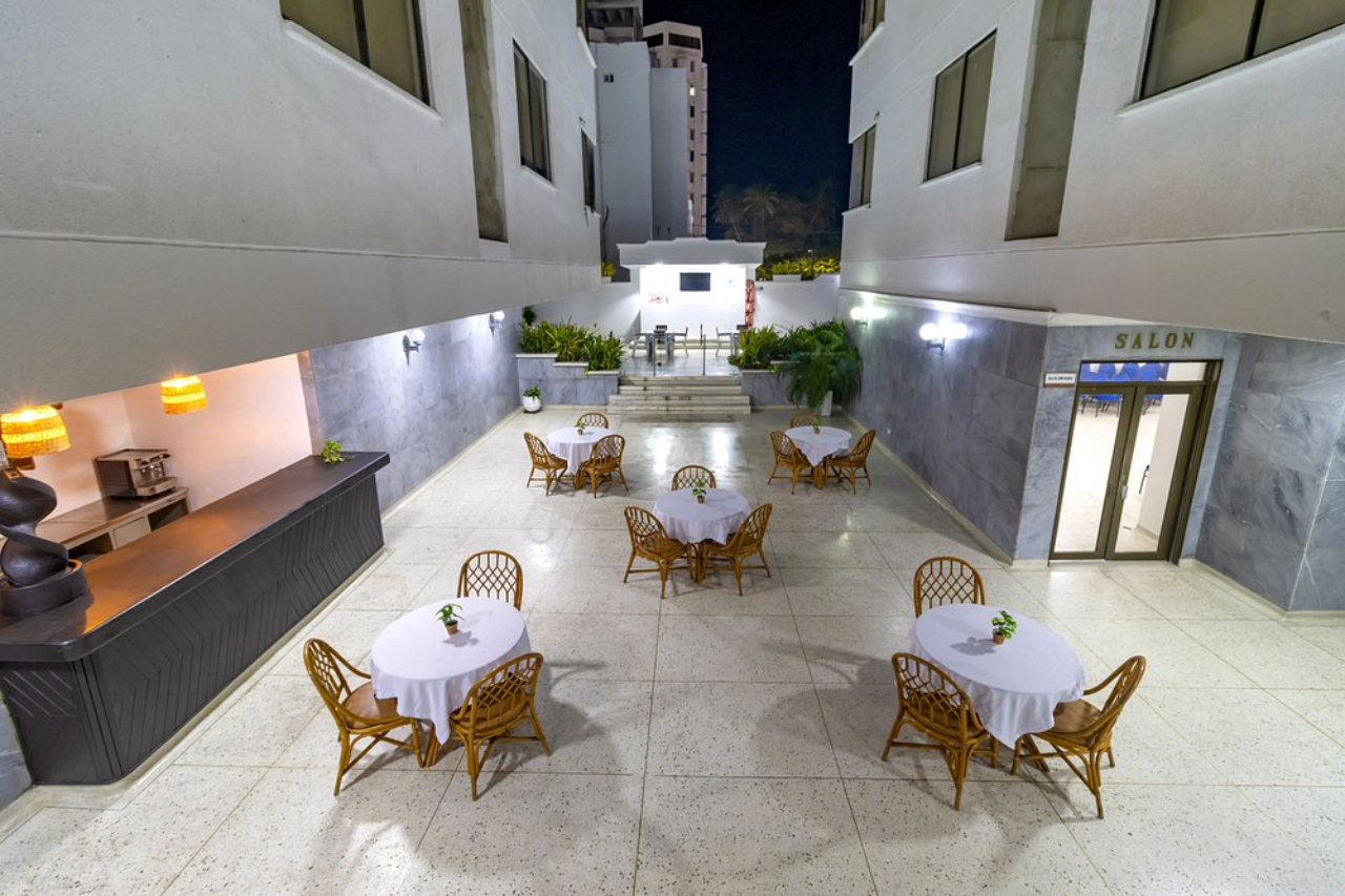 Hotel Axis Inn By GEH Suites 6/30