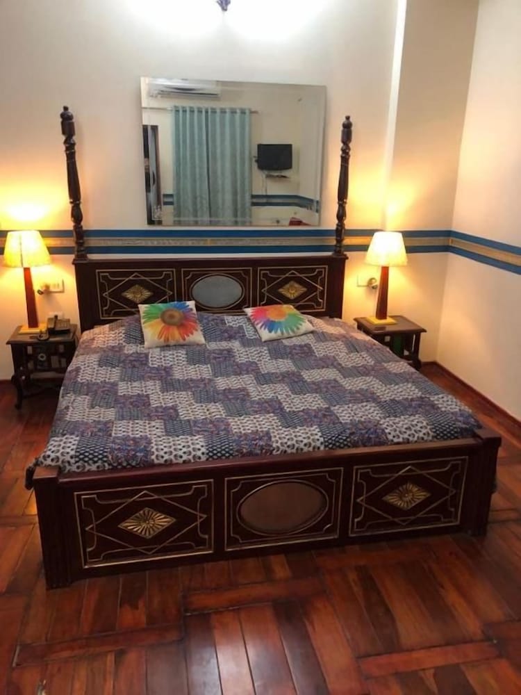 HOTEL VIMAL HERITAGE 24/56
