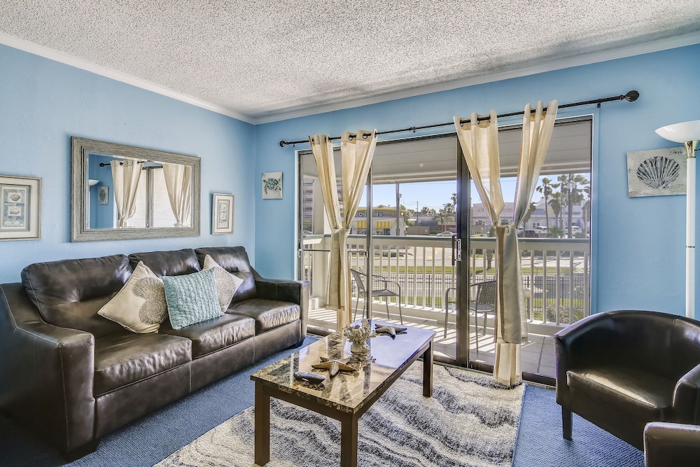 Casa Del Mar Beachfront Suites 67/82