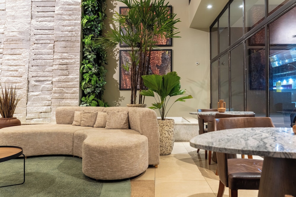 Hotel Deville Prime Cuiaba 56/86