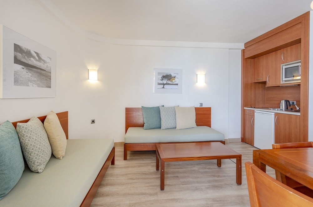 Marins Beach Club Adults Only 18/50