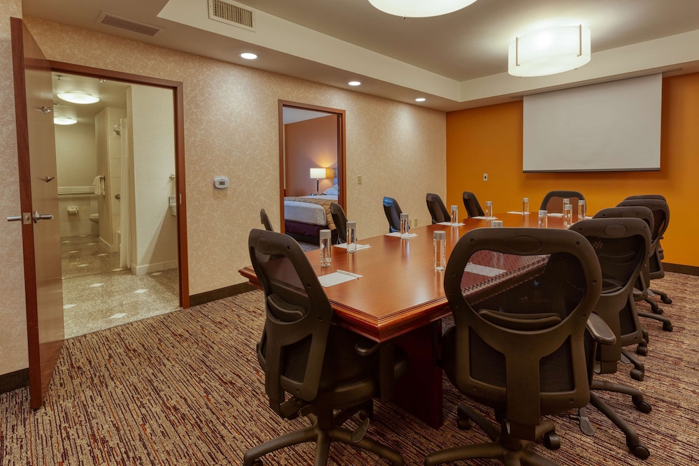 Drury Inn and Suites Northeast Indianpolis 41/48