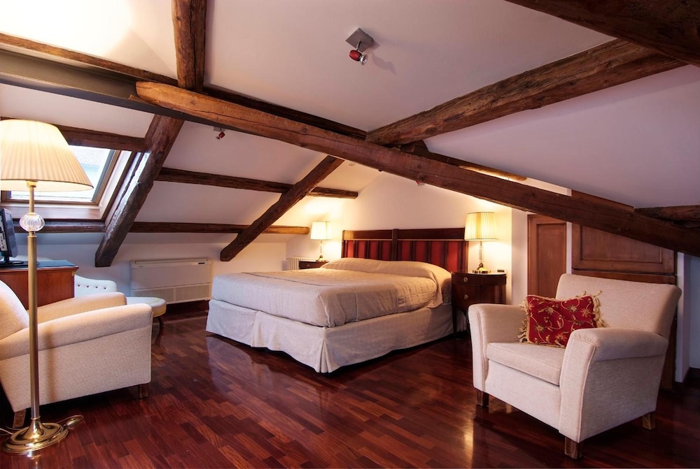 500 Bed And Breakfast 10/30