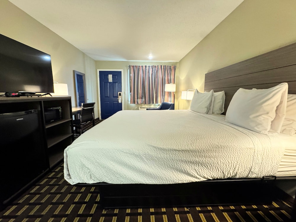 غرفة بسرير كينج