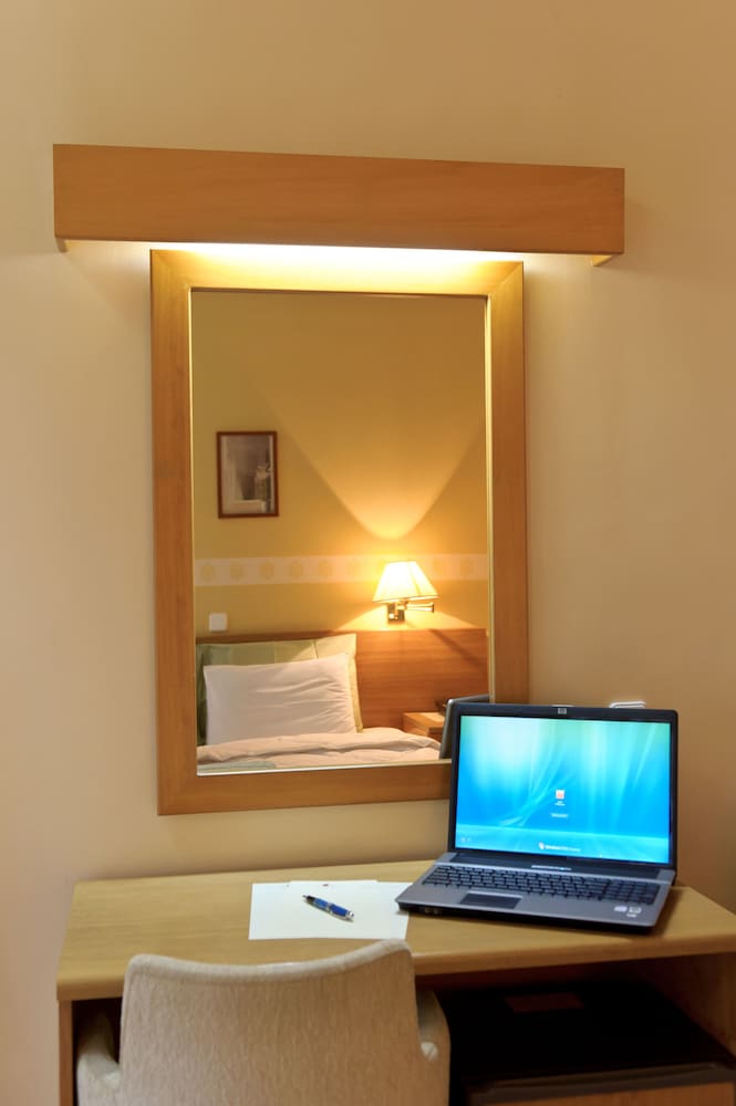 ANESIS HOTEL 6/22