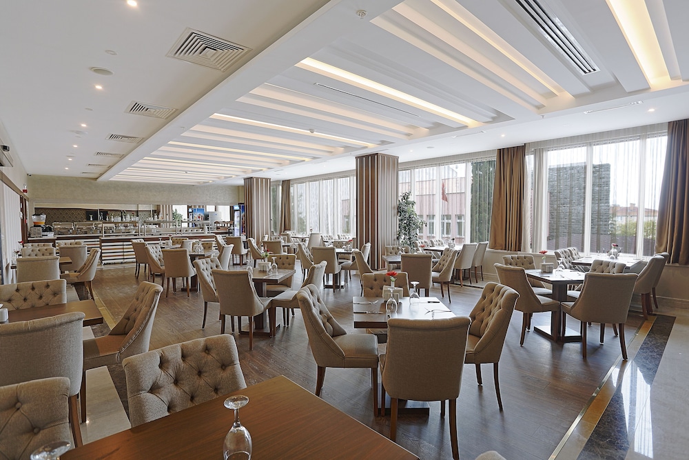 The Grand Mira Hotel 34/50