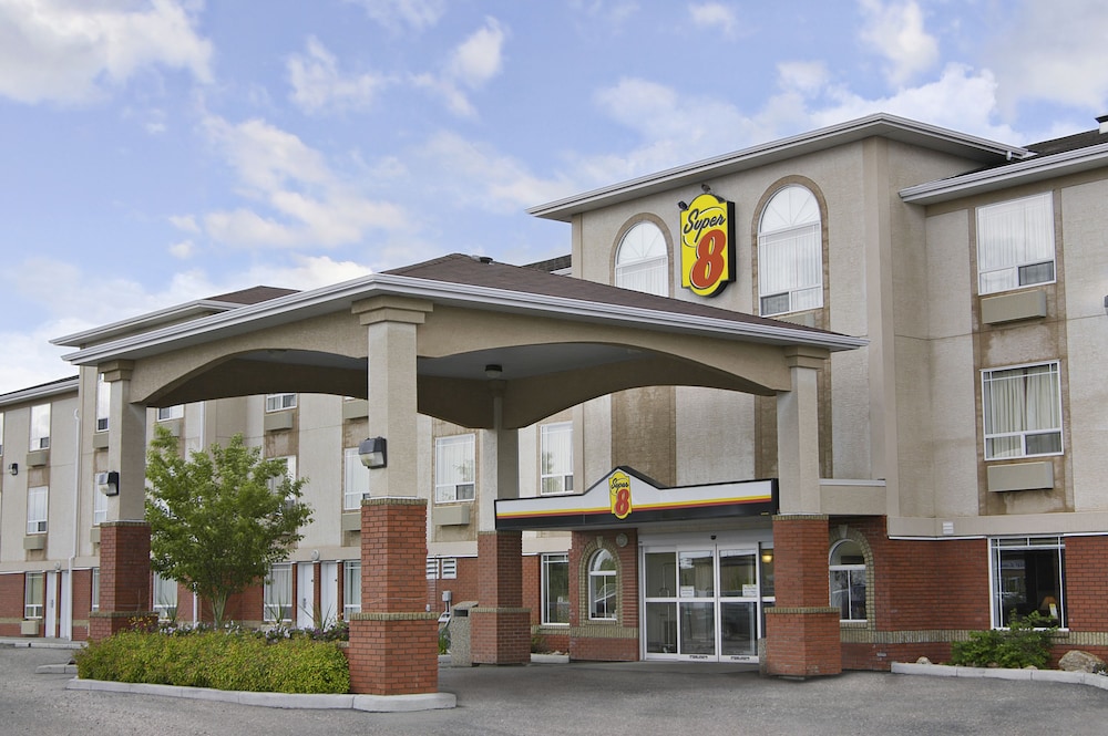Super 8 By Wyndham High River Ab 7/66