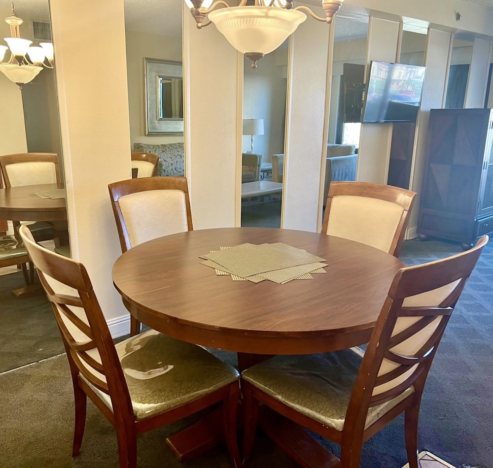 Jockey Resort Suites Center Strip 59/73