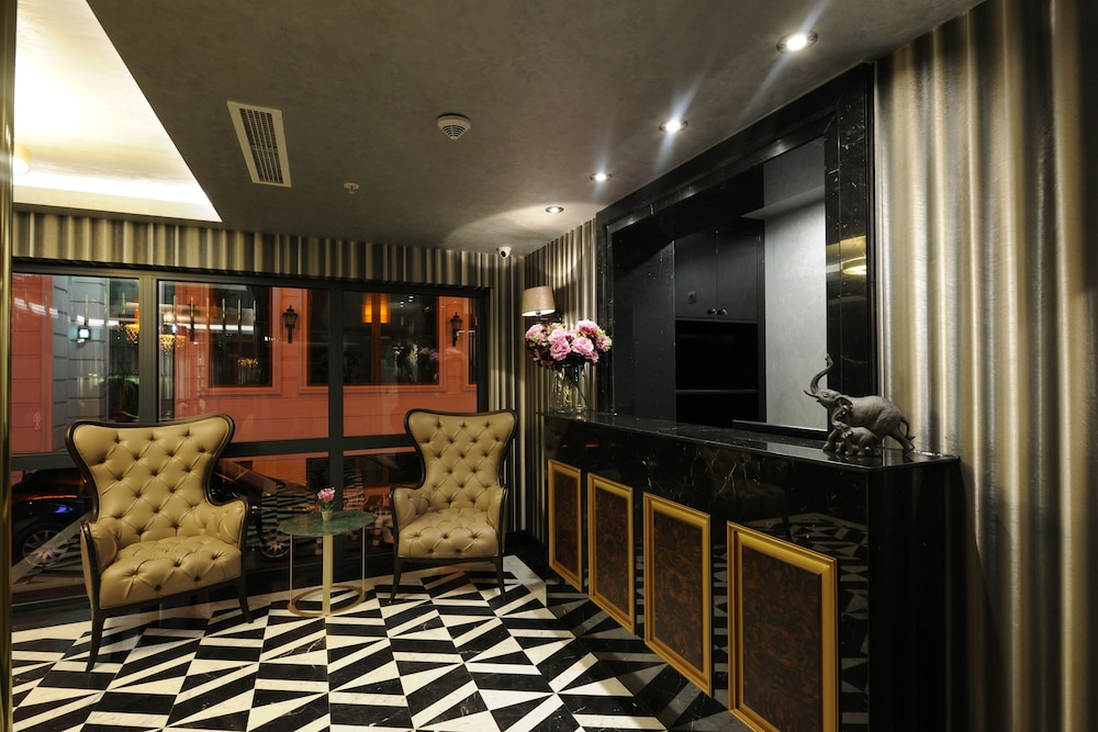 Le Petit Palace Hotel 5/50